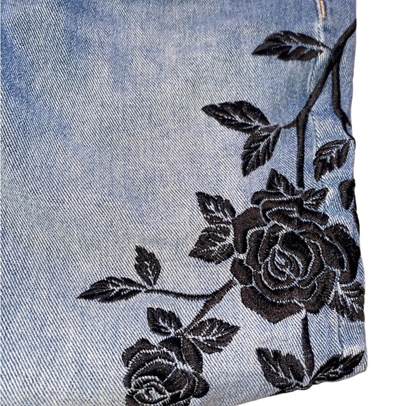 Black Rose Embroidered Pac Sun Mom Jeans size 24 - Picture 6 of 7